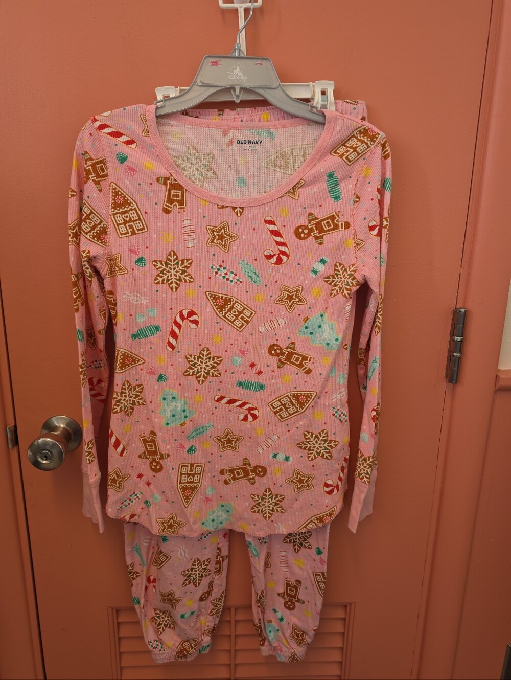 Old Navy Women's Size Medium Candy & Gingerbread Print Pink Christmas Pajamas